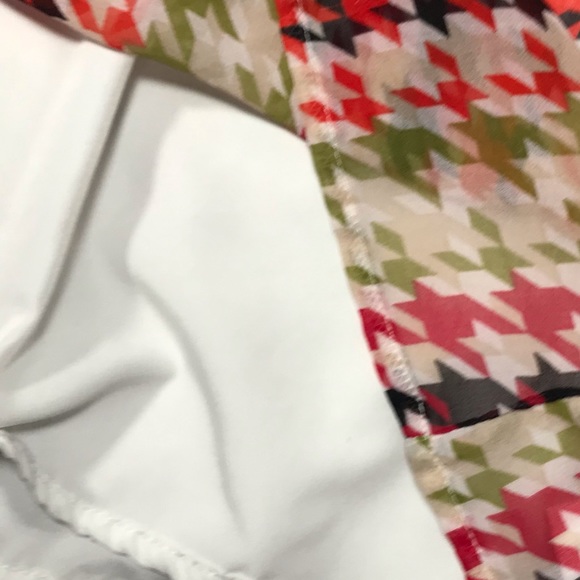 Banana Republic Ruffle V-Neck sleeveless blouse - Picture 4 of 5